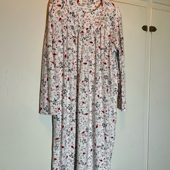 Vintage Aria Floral Nightgown - White with Cardinals - Picture 3 of 9